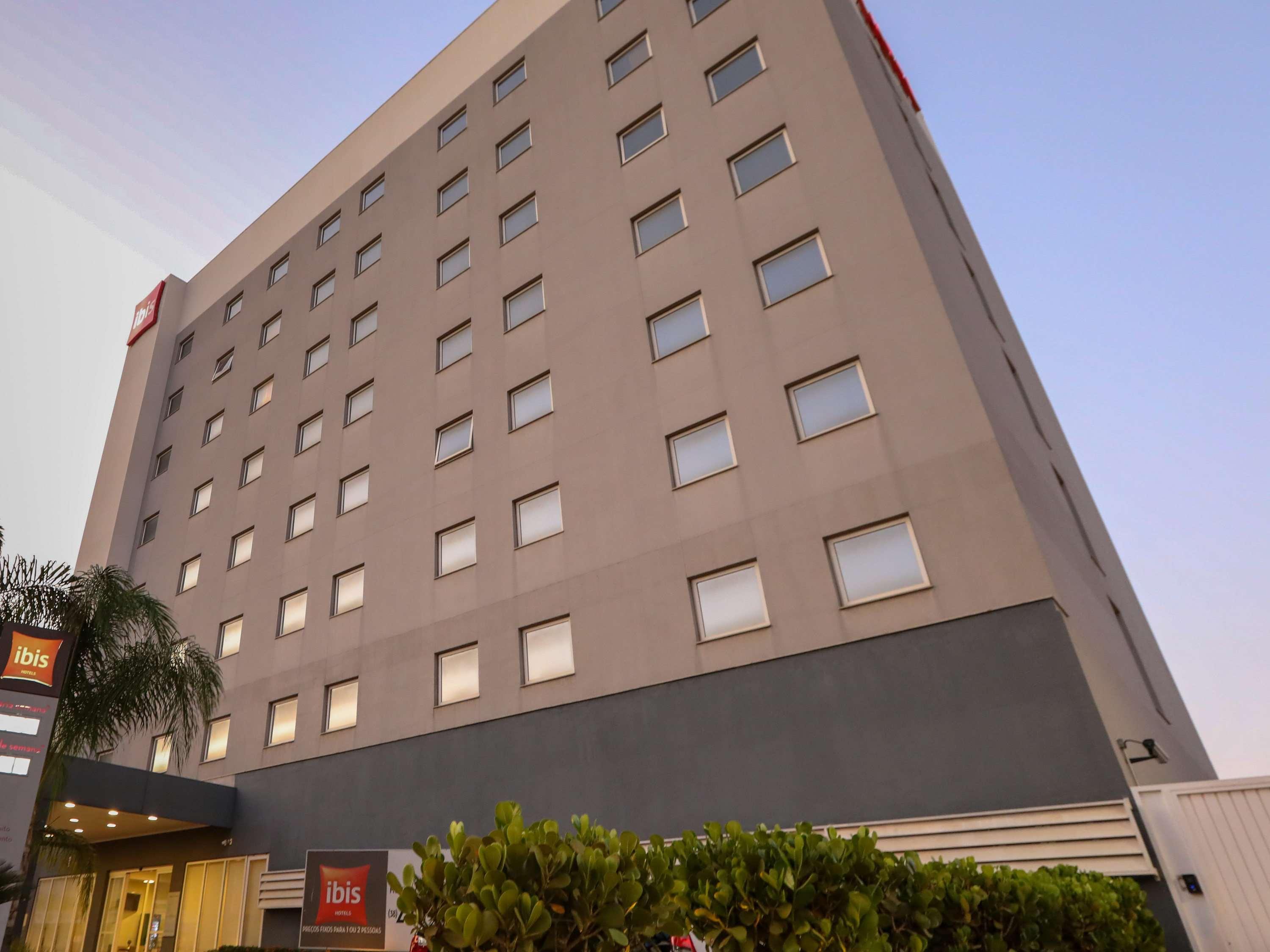 Ibis Montes Claros Shopping Hotel Bagian luar foto