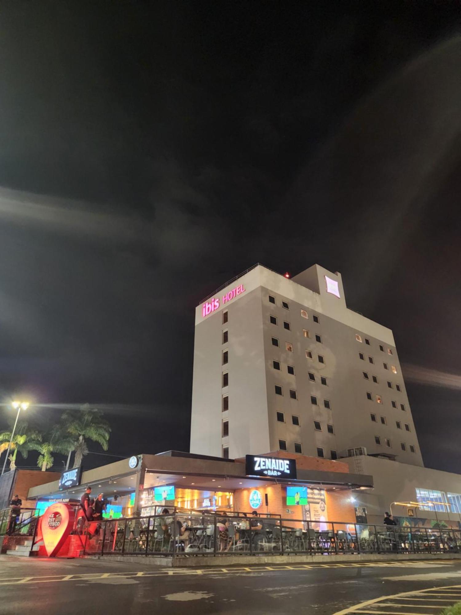 Ibis Montes Claros Shopping Hotel Bagian luar foto