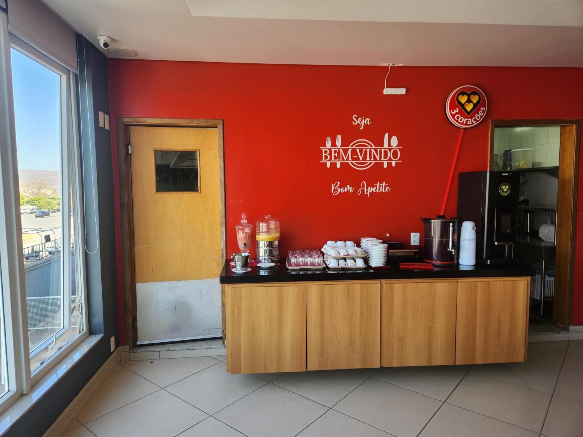 Ibis Montes Claros Shopping Hotel Bagian luar foto
