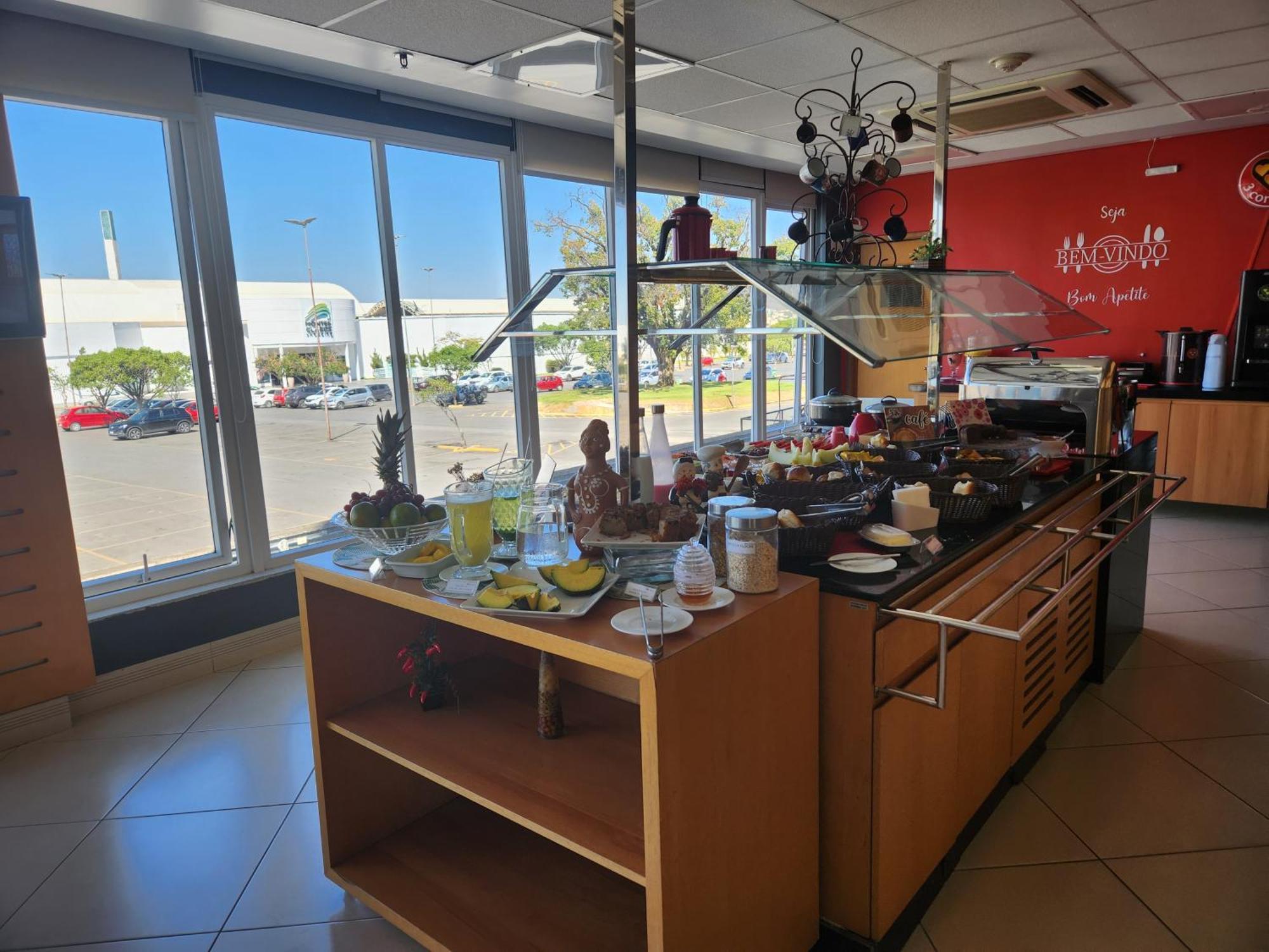 Ibis Montes Claros Shopping Hotel Bagian luar foto
