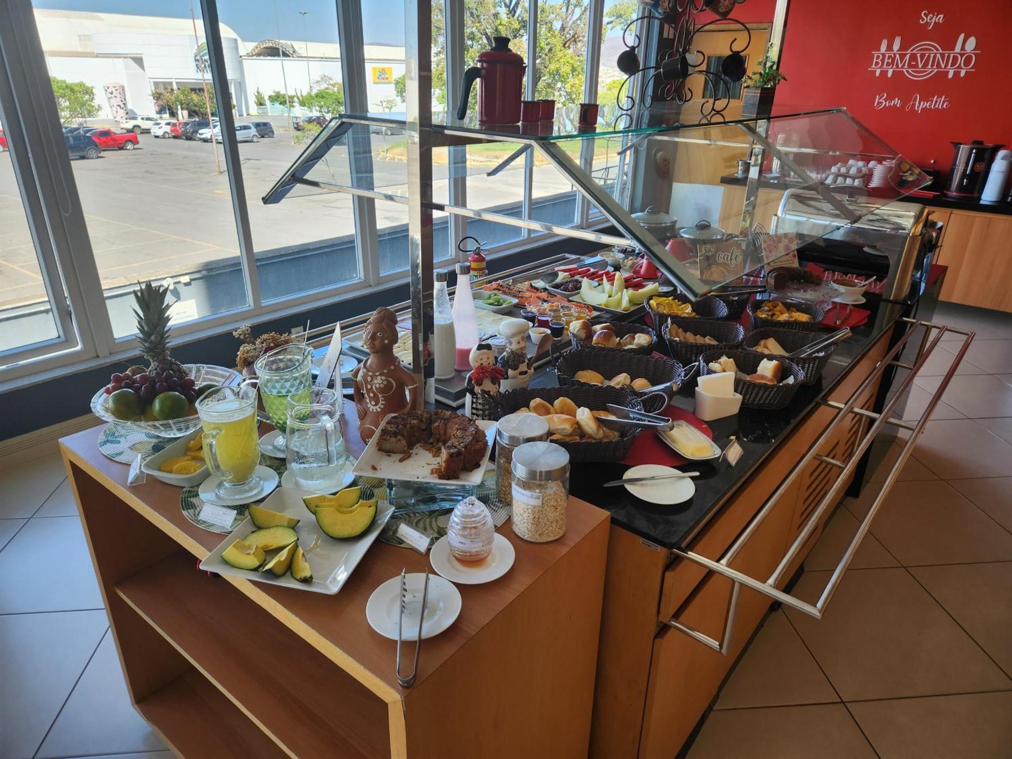 Ibis Montes Claros Shopping Hotel Bagian luar foto